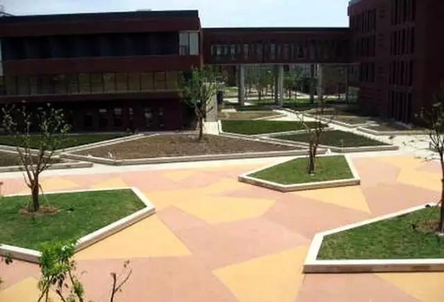 水性涂料助剂分享荷叶疏水剂，携手透水混凝土，共建完美地面疏水系统